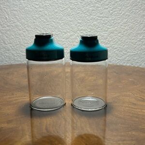 LockNLock Set of 2 Stainless Steel And Glasspice Shakers In Spearmint Color